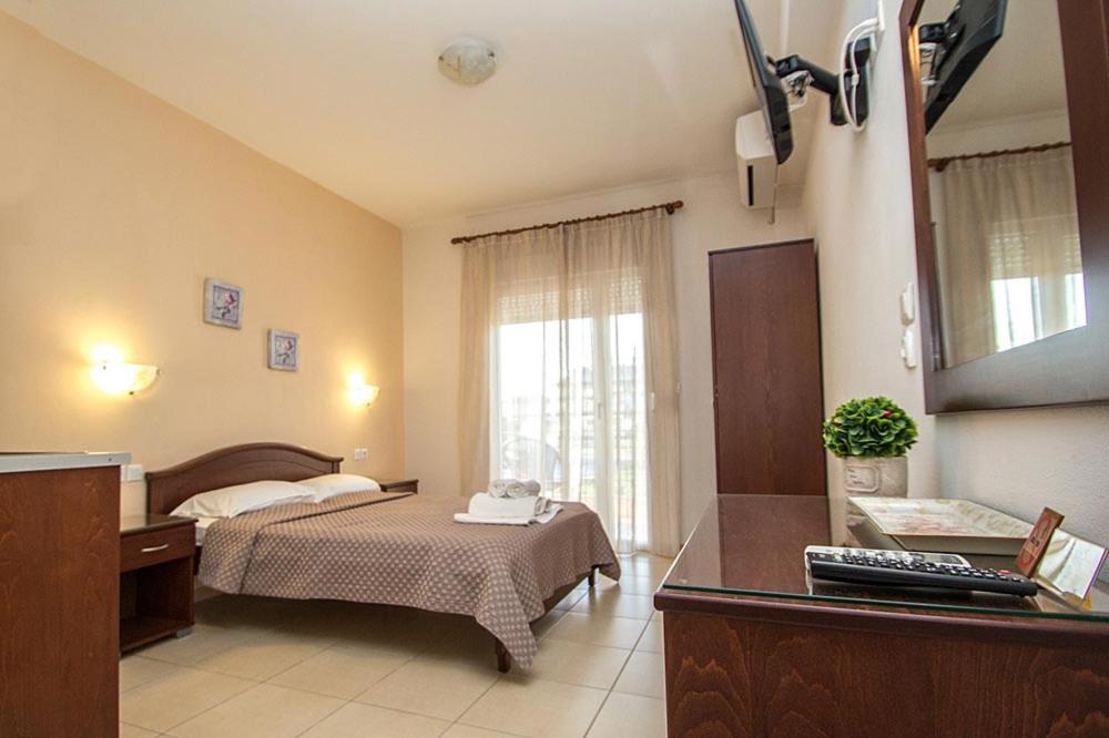 Paralía Denis Studios And Apartments מראה חיצוני תמונה
