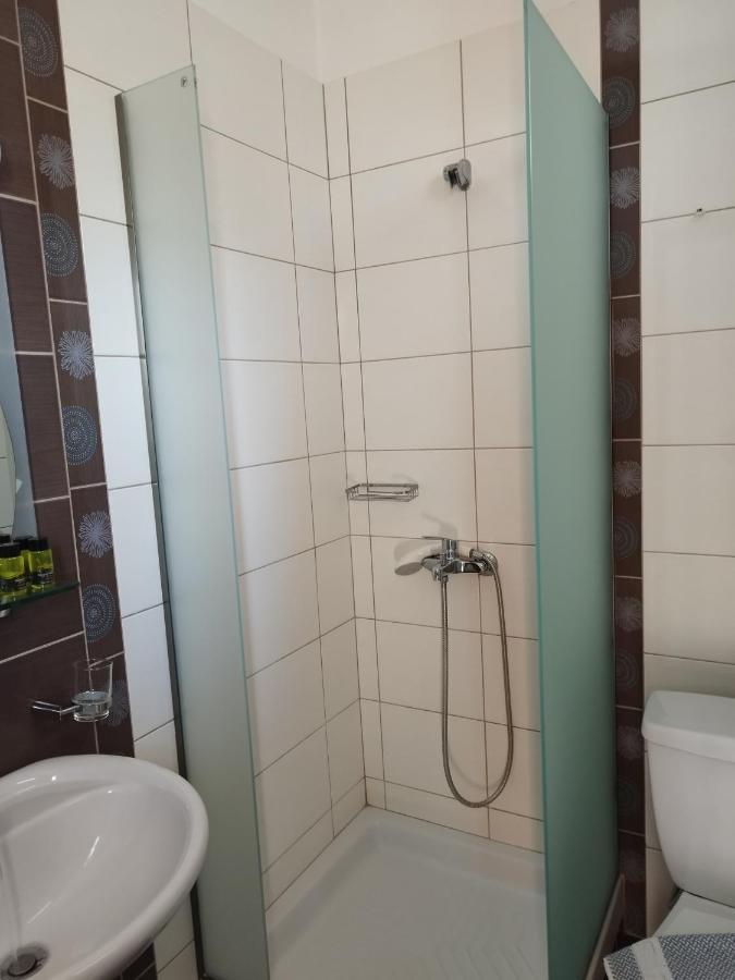Paralía Denis Studios And Apartments מראה חיצוני תמונה